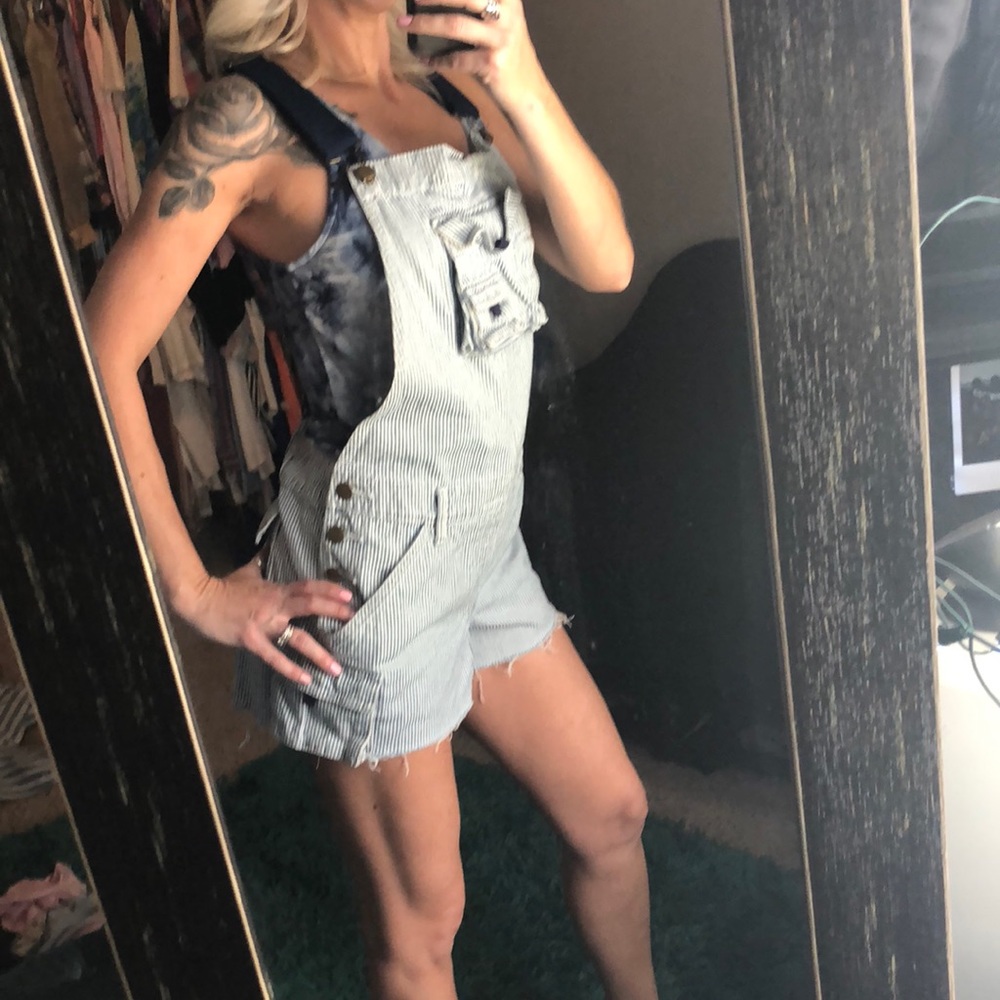 Pinstripe 80’s orig overall shorts